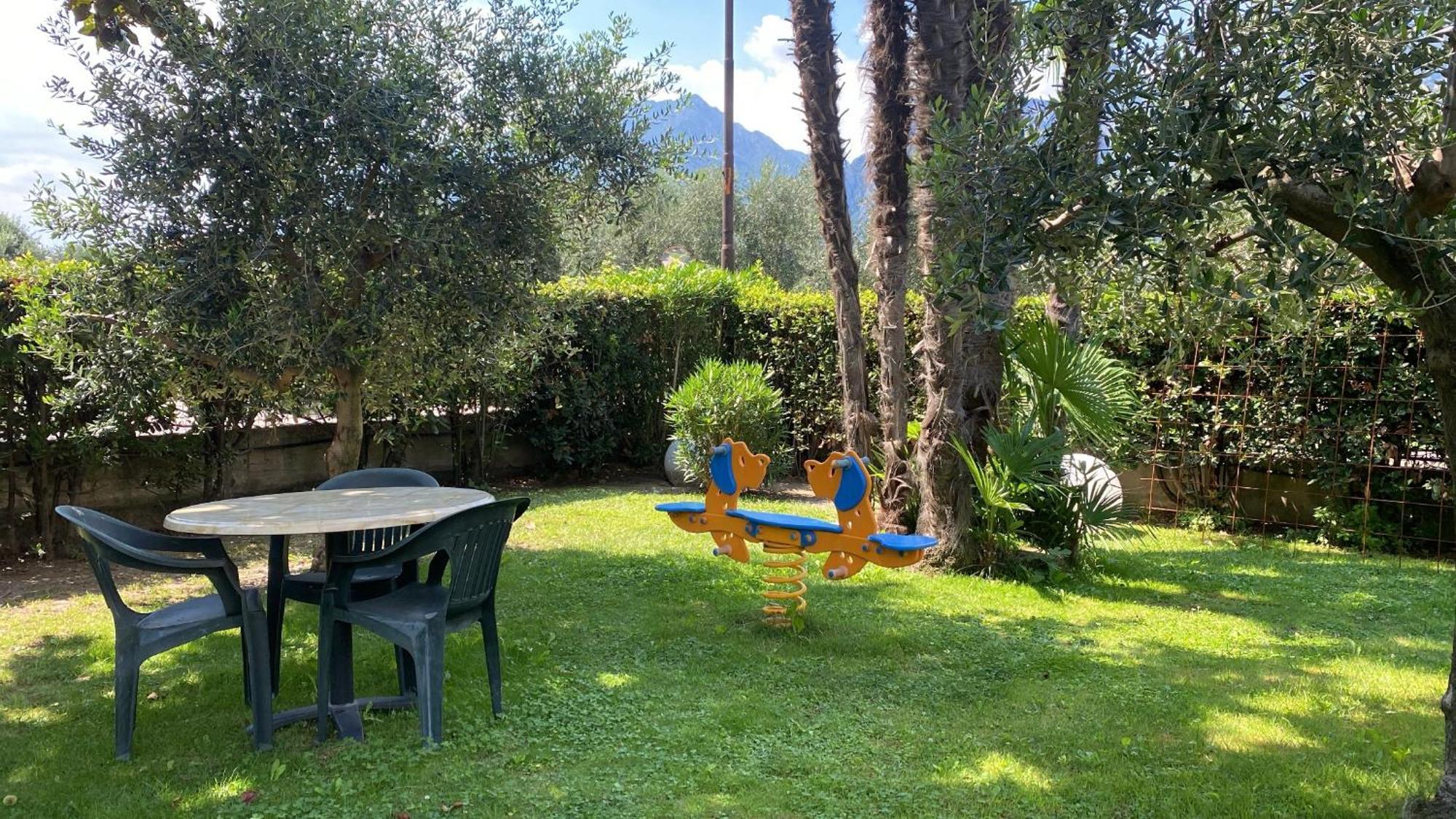 Appartamenti Nataly Torbole Sul Garda Exteriör bild