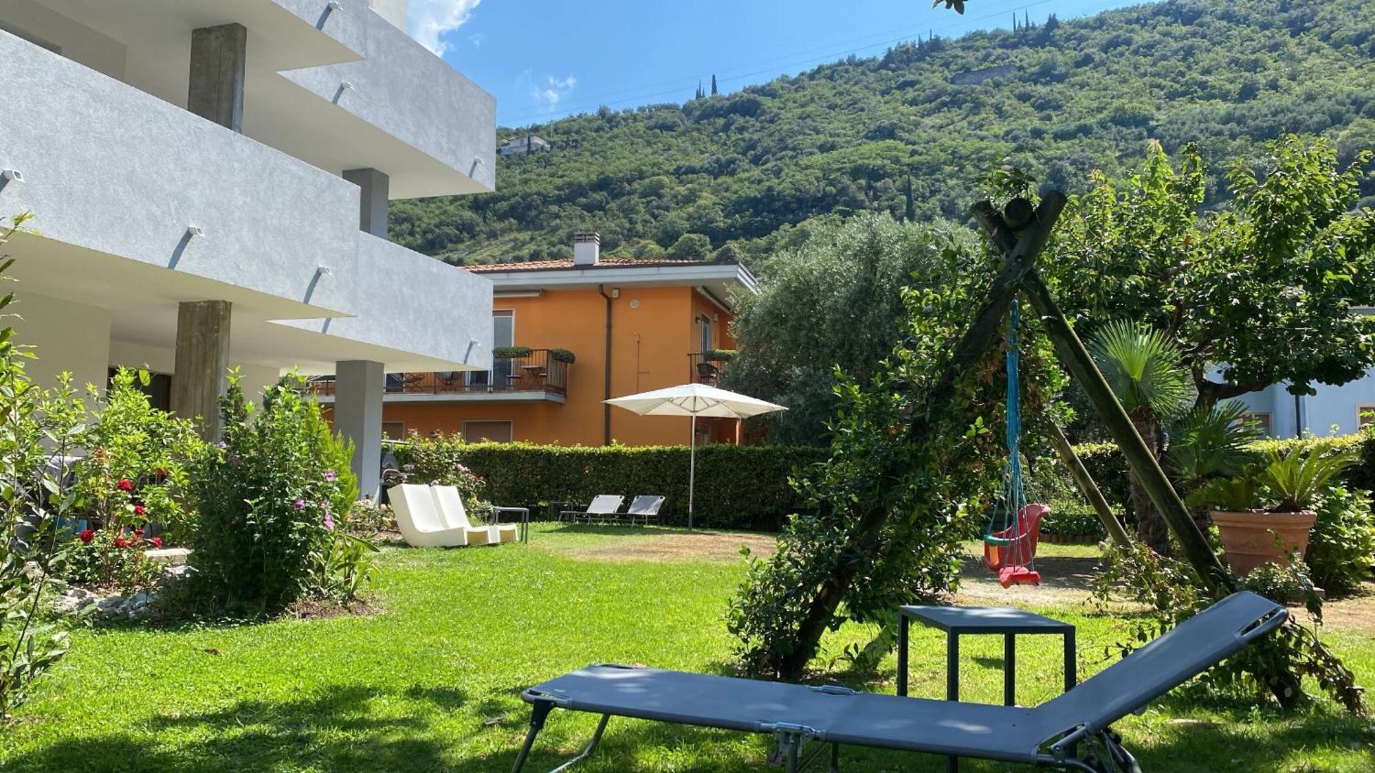 Appartamenti Nataly Torbole Sul Garda Exteriör bild